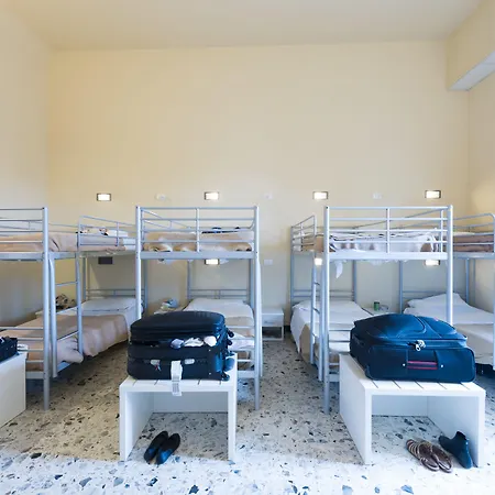 Hostel 7 Santi-2